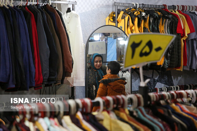 عکس آرشیوی است استقبال مردم بهاباد از نمایشگاه عرضه مستقیم کالا