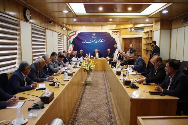 تاکید استاندار سمنان بر پرداخت حق و حقوق کارگران تاکید استاندار سمنان بر پرداخت حق و حقوق کارگران