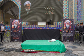 تشییع پیکر آیتالله امامی کاشانی در حرم مطهر رضوی