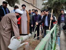 غرس نهال با یاد شهدا در پاکدشت