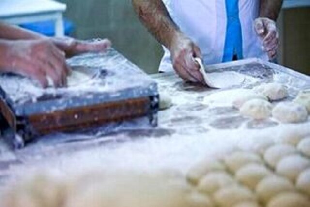 قطع سهمیه آرد نانواییهای گرانفروش/ توزیع سهمیه گرانفروشان به نانواییهای دیگر قطع سهمیه آرد نانواییهای گرانفروش/ توزیع سهمیه گرانفروشان به نانواییهای دیگر