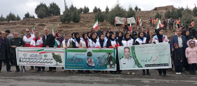 کاشت ۵۰۰ اصله نهال در تپه پرچم ملایر