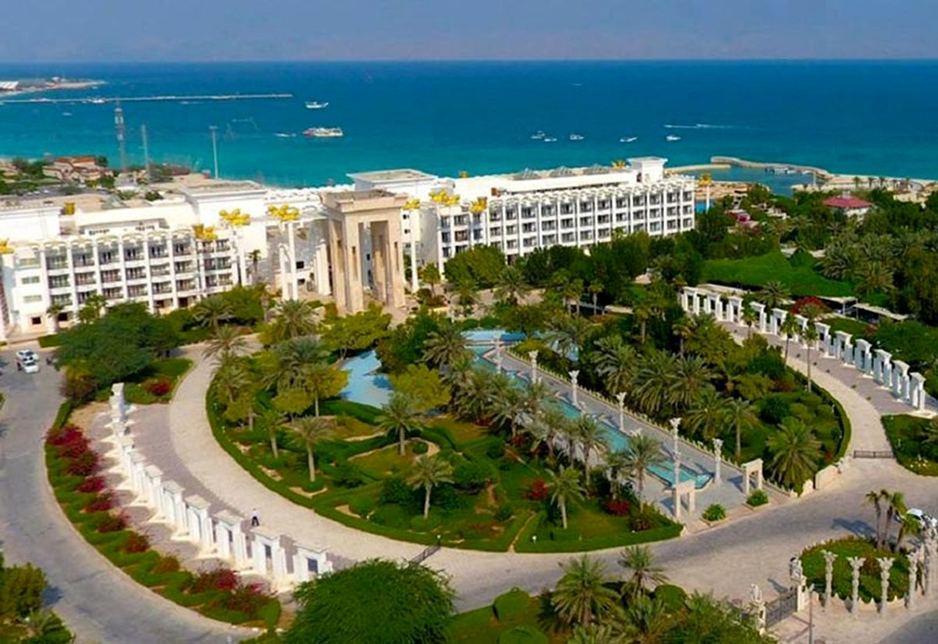 خستگی را در استخر و سونای هتل داریوش کیش فراموش کنید