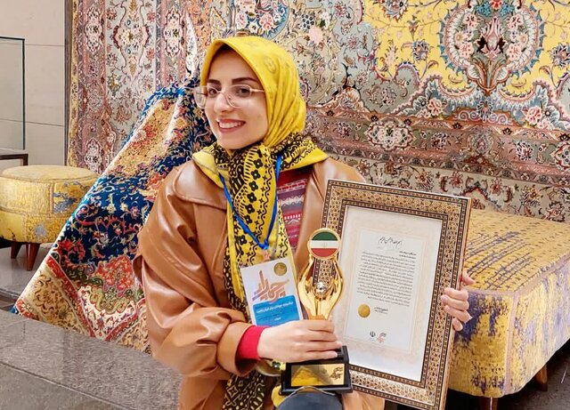 جوان قزوینی به عنوان جوان برتر رشته ادبیات کشور معرفی شد جوان قزوینی به عنوان جوان برتر رشته ادبیات کشور معرفی شد