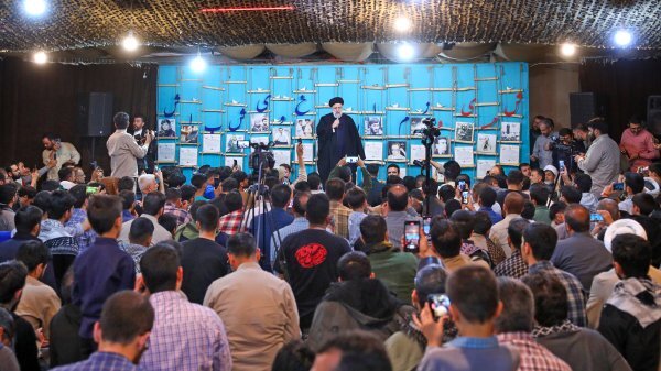 رئیسی: مشکلات را باید با تکیه بر داشتهها و تلاش شبانهروزی حل کرد رئیسی: مشکلات را باید با تکیه بر داشتهها و تلاش شبانهروزی حل کرد