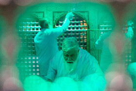 آیت‌الله سید احمد علم‌الهدی، امام جمعه مشهد در آیین غبارروبی حرم مطهر حضرت رضا (ع)