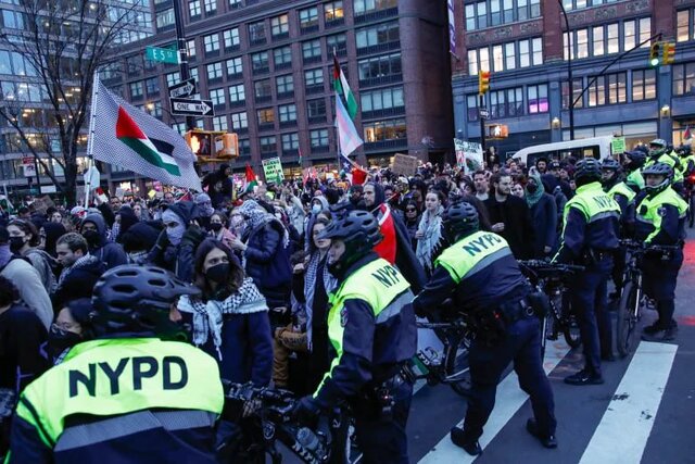 تظاهرات حامیان فلسطین در نیویورک با دستگیری ده‌ها معترض همراه شد