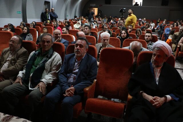 سالنهای خوب تئاتر میتواند شاهین شهر را به دنیا معرفی کند