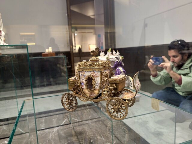 رونمایی از کالسکههای ترور ناصرالدینشاه و تاجگذاری محمدرضا پهلوی