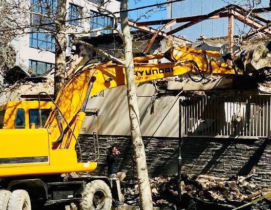 خانه اقبالیان پس از تخریب اعتراض پرویز پرستویی به تخریب یک خانه ارزشمند