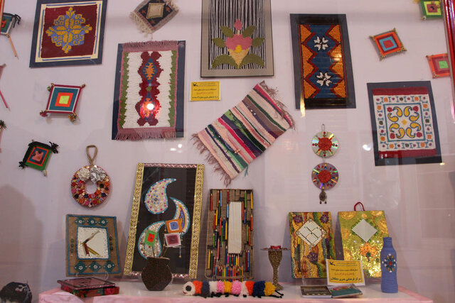 عکس خبر تزئینی است آثار هنرمندان صنعتگر کردستانی درایام نوروز به نمایش گذاشته میشود