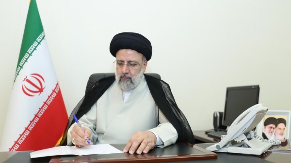 به برکت ماه رمضان در جهت مبارزه با سلطهگران گامهای موثری برداریم به برکت ماه رمضان در جهت مبارزه با سلطهگران گامهای موثری برداریم