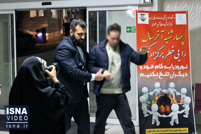 ویدیو/ چهارشنبه سوری، رقص آتش روی صورت کودکان و جوانان ویدیو/ چهارشنبه سوری، رقص آتش روی صورت کودکان و جوانان