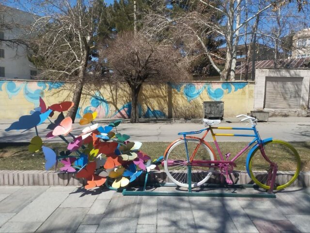 ملایر با نصب بیش از ۱۰۰ المان نوروزی رنگ و بوی بهار گرفت