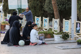 آخرین پنجشنبه سال و زیارت مزار شهیدان در اصفهان