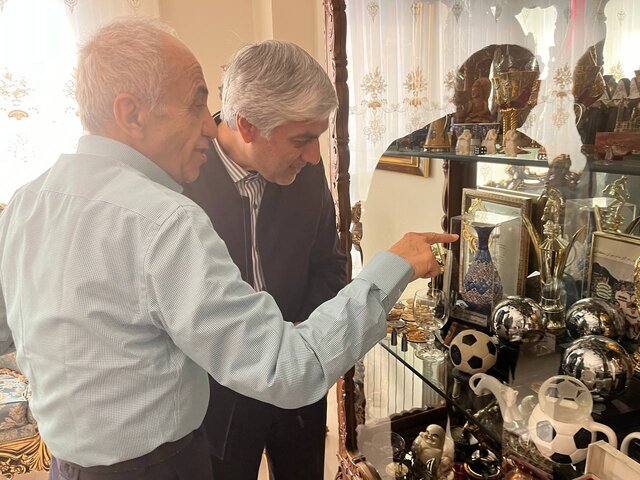 وزیر ورزش در منزل بازیکن پیشین استقلال و تیمملی