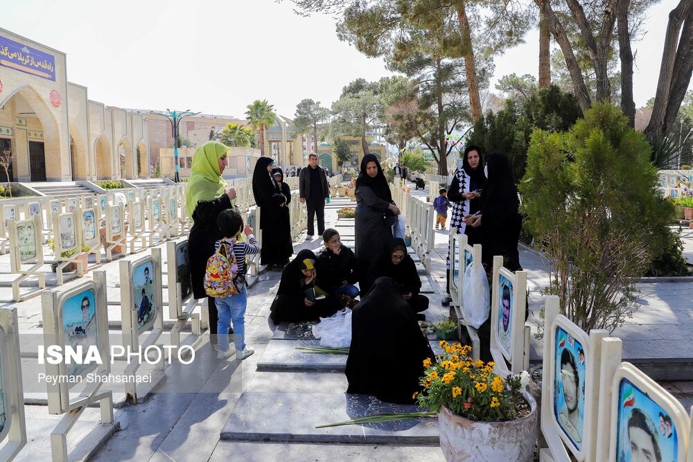 تجدید میثاق اصفهانی‌ها با شهدا در پنجشنبه آخر سال