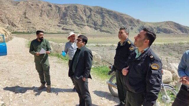 قلع و قمع باغات غیرمجاز و رفع تصرف از منطقه حفاظت شده تالاب پریشان قلع و قمع باغات غیرمجاز و رفع تصرف از منطقه حفاظت شده تالاب پریشان