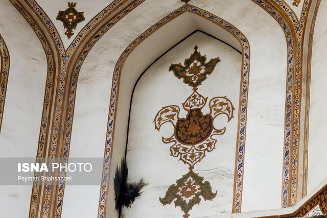 از پرتاب ترقه تا فرسودگی تزئینات شاهنشین پل خواجو