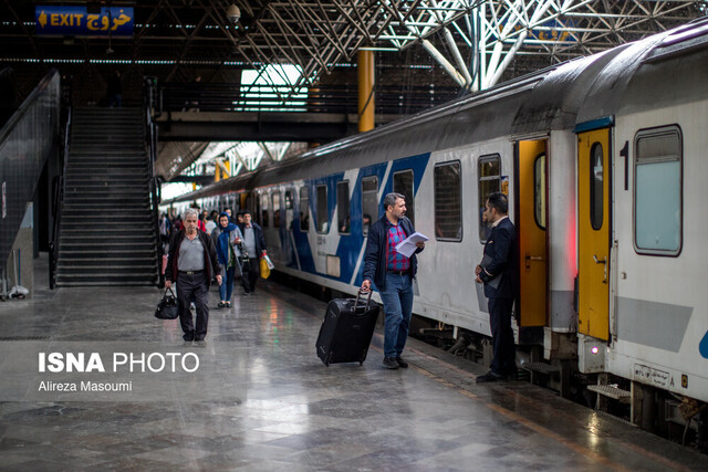 عکس از آرشیو چرا شرکت راهآهن در عرضه بلیت قطار مشکل دارد؟