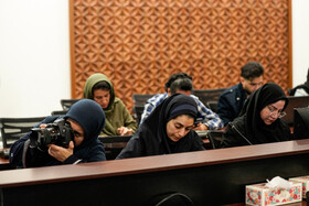 خبرنگاران حاضر در نشست خبری محمد حسین حجازی، مدیر عامل منطقه فرهنگی و گردشگری عباس آباد