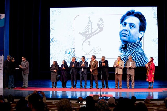 دوستانی که بعد از ۷ سال مرگ افشین یداللهی را باور نکردهاند! دوستانی که بعد از ۷ سال مرگ افشین یداللهی را باور نکردهاند!