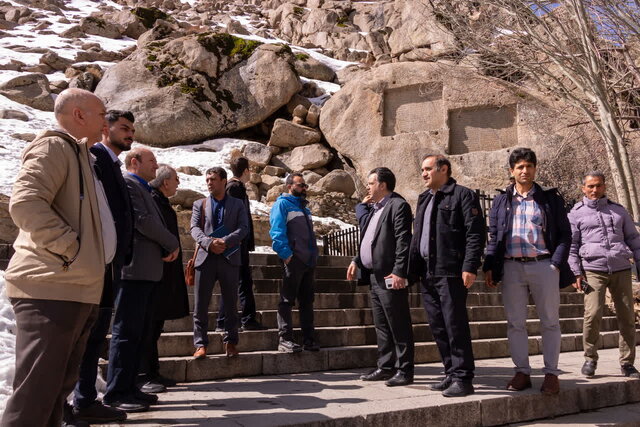 دوربین | همدان نصب دوربین مداربسته در محوطه کتیبه های گنجنامه همدان