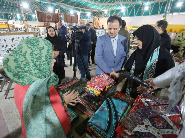 افتتاح بازارچه صنایع دستی در میدان مشاهیر