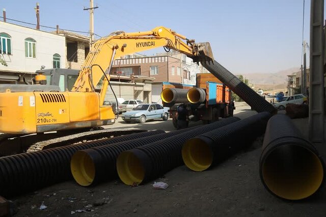 اجرای عملیات هدایت آبهای سطحی در ۳۲ نقطه در سنندج/ شناسایی ۵۲ نقطه مستعد آبگرفتگی