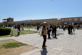 مسافران نوروزی در میدان نقش جهان اصفهان