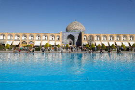 مسافران نوروزی در میدان نقش جهان اصفهان