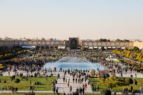 مسافران نوروزی در میدان نقش جهان اصفهان