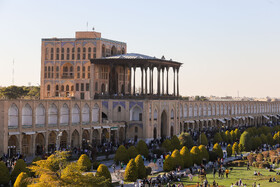 مسافران نوروزی در میدان نقش جهان اصفهان