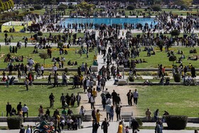 مسافران نوروزی در میدان نقش جهان اصفهان