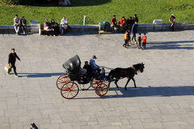 مسافران نوروزی در میدان نقش جهان اصفهان