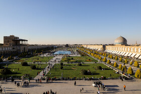 مسافران نوروزی در میدان نقش جهان اصفهان