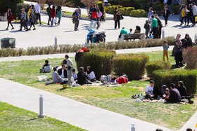 مسافران نوروزی در میدان نقش جهان اصفهان