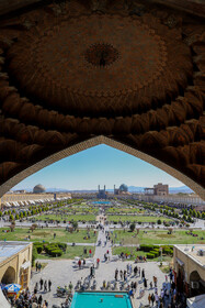 مسافران نوروزی در میدان نقش جهان اصفهان