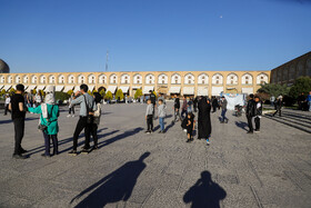 مسافران نوروزی در میدان نقش جهان اصفهان