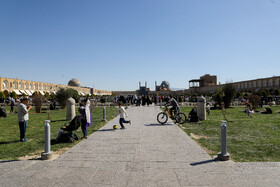 مسافران نوروزی در میدان نقش جهان اصفهان