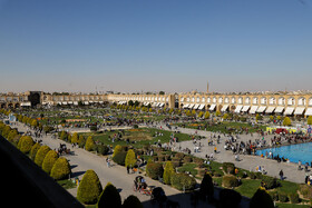 مسافران نوروزی در میدان نقش جهان اصفهان