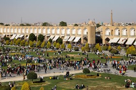 مسافران نوروزی در میدان نقش جهان اصفهان