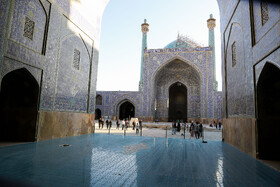 مسافران نوروزی در میدان نقش جهان اصفهان