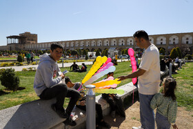 مسافران نوروزی در میدان نقش جهان اصفهان
