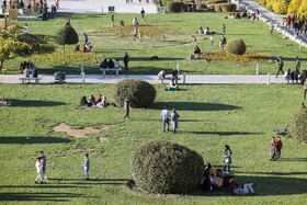 مسافران نوروزی در میدان نقش جهان اصفهان