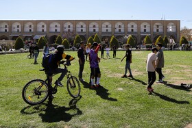 مسافران نوروزی در میدان نقش جهان اصفهان