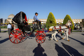 مسافران نوروزی در میدان نقش جهان اصفهان