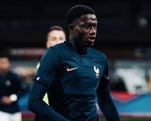 اخراج بازیکن مسلمان از اردوی تیم ملی فرانسه به خاطر اصرار به روزه گرفتن اخراج بازیکن مسلمان از اردوی تیم ملی فرانسه به خاطر اصرار به روزه گرفتن