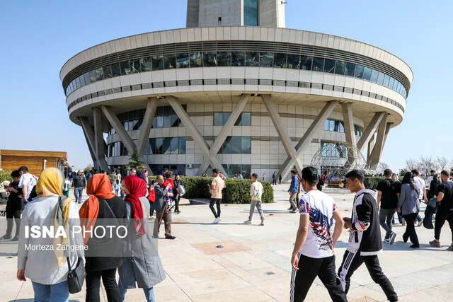 عکس آرشیوی است. دربهای برج میلاد مجددا باز شد