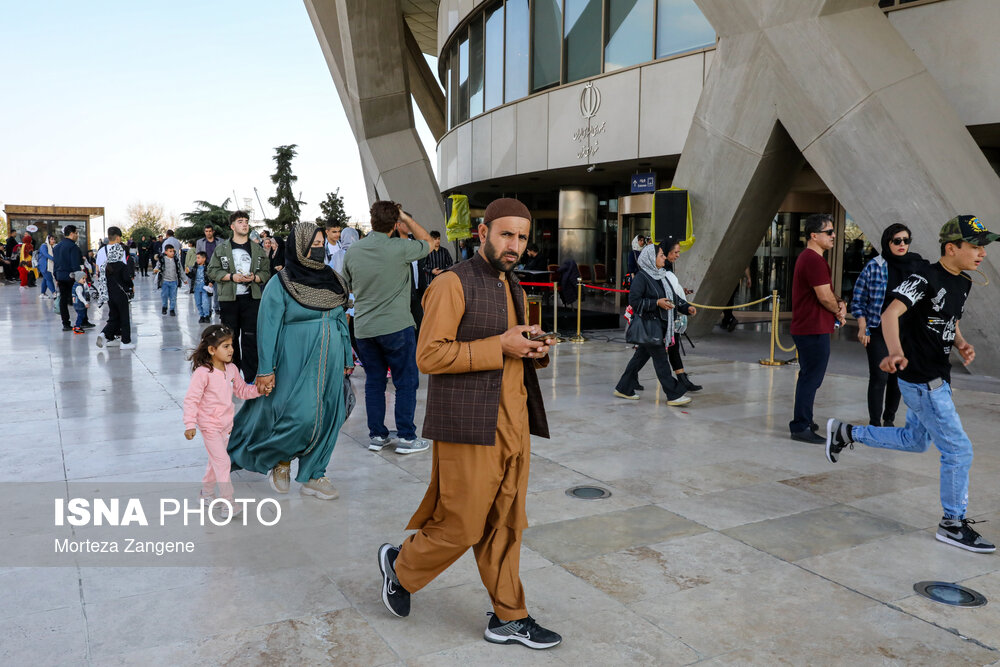 مسافران نوروزی برج میلاد تهران